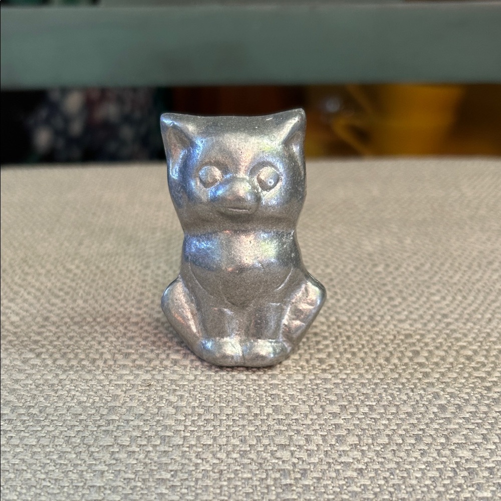 Cast Metal Pewter Sitting Cat Figurine 2 1/4” tall